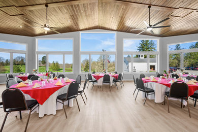 Example of a minimalist home design design in Cleveland