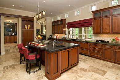 Example of a classic kitchen design in Oklahoma City