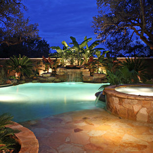 Mittelgroßer Tropischer Pool hinter dem Haus in individueller Form mit Natursteinplatten in Austin