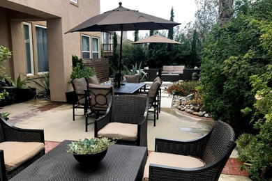 Inspiration for a transitional patio remodel in Los Angeles