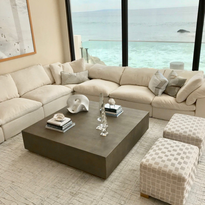 Cozy and elegant coastal living room made for a large family.