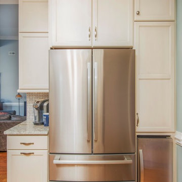 Classic Kitchen in Villa Marshmallow finish