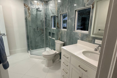 Bathroom - transitional bathroom idea in Orlando