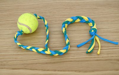 DIY : Recyclez une vieille balle de tennis en jouet pour chien