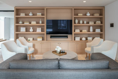 Example of a family room design in New York