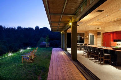 Photo of a mid-sized modern deck in San Francisco with a roof extension.