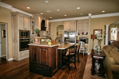 Kitchen - kitchen idea in Oklahoma City