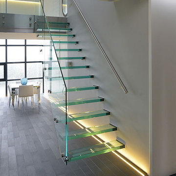 Thames Reach Project - Cantilevered Glass Staircase