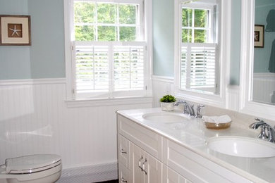 Inspiration for a coastal home design remodel in New York