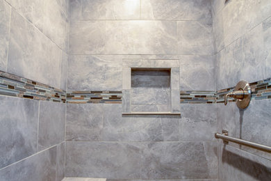 Example of a minimalist home design design in Seattle