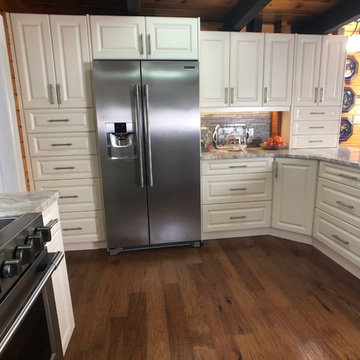 Kitchen that brightens up a West Coast Log Home
