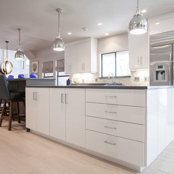Modern White High Gloss and Wood Kitchen