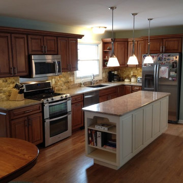Kitchen with Scabas Stone Backsplash