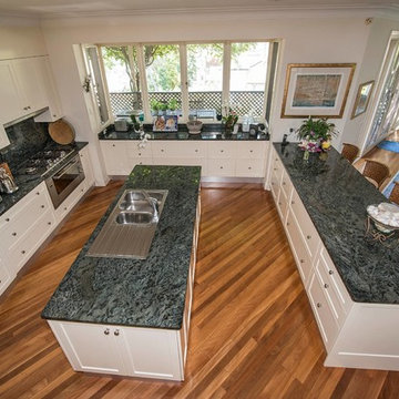 Country style kitchen with Verde Khater Granite Splash back and benches