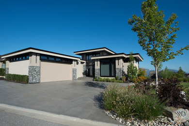 Modern house exterior idea in Vancouver