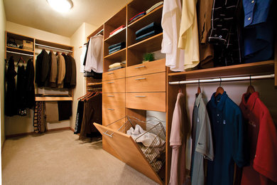 Closet - traditional closet idea in Chicago