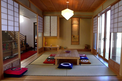 Modelo de diseño residencial de estilo zen de tamaño medio