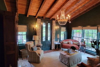 Example of a family room design in New Orleans