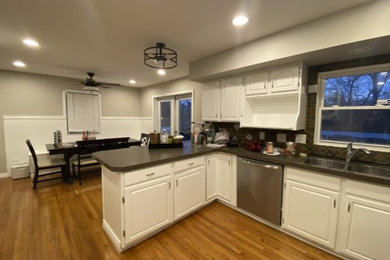 Example of a kitchen design in Jacksonville