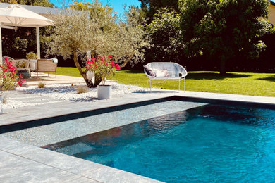 Moderner Pool in Sonstige