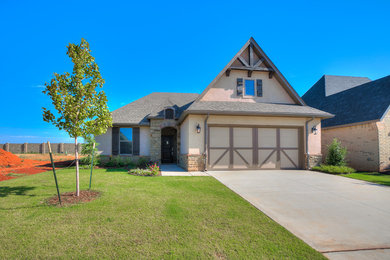 Small exterior home photo in Oklahoma City