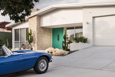 Inspiration for a midcentury exterior in Perth.