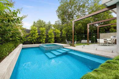 This is an example of a modern pool in Melbourne.