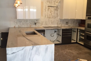 Kitchen photo in Miami