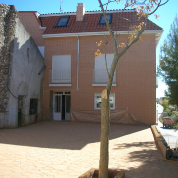 Edificio 19 viviendas, 4 locales comerciales y 15 plazas de garaje 2.208,26 m2.