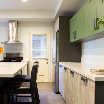 Green & Concrete Kitchen with Garden in Long Beach