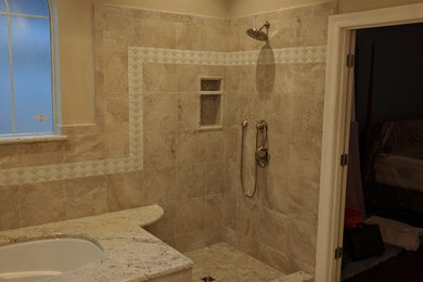 ニューオリンズにあるトラディショナルスタイルのおしゃれな浴室の写真