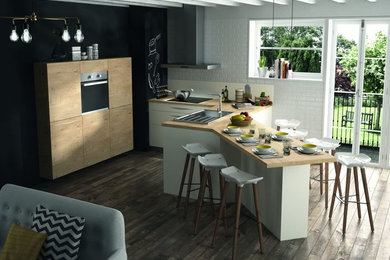 Photo of a contemporary kitchen in Clermont-Ferrand.