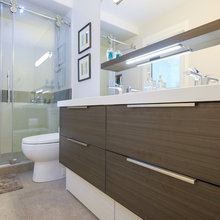 upstairs main bath
