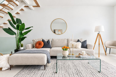 Inspiration for a living room remodel in Montreal