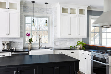 Inspiration for a transitional kitchen remodel in Minneapolis
