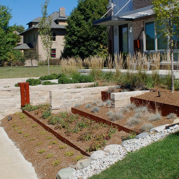 Contemporary Indianapolis Side Yard
