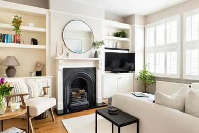 This is an example of a medium sized contemporary living room in London.