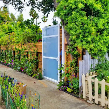 White Glass and Aluminum Modern Garden Gate