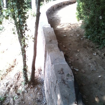 Geo-stone retaining wall