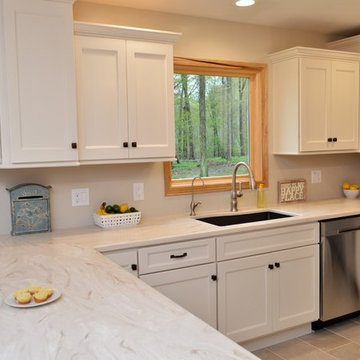 Warsaw, IN. Haas Signature Collection. Cream Colored Maple Kitchen