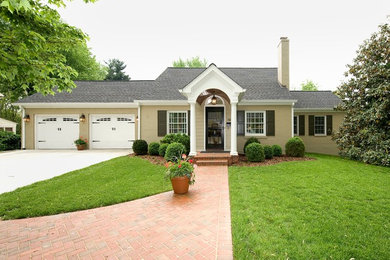 Example of a classic exterior home design in Louisville