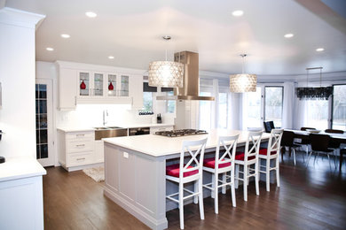Photo of a large contemporary l-shaped eat-in kitchen in Toronto with a double-bowl sink, shaker cabinets, white cabinets, quartz benchtops, white splashback, stainless steel appliances, dark hardwood floors and with island.