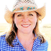 Amy Johnson | She Wears Many Hatss foto