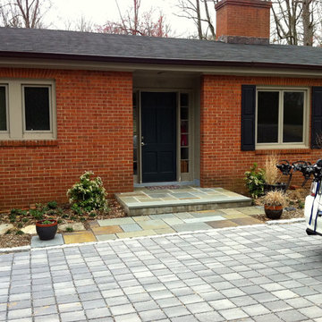 Rugby Road, Charlottesville:  Green+midCentury=Thoroughly Modern Entry