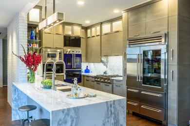 Kitchen - transitional kitchen idea in Dallas