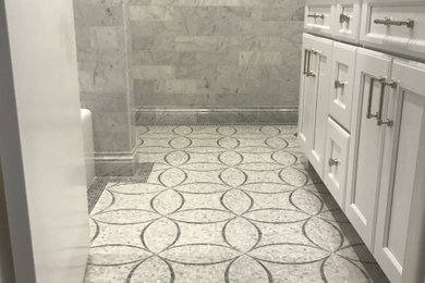 Example of a classic bathroom design in Chicago