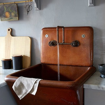 An Outdated Kitchen Gets a Loving DIY Makeover