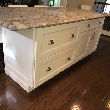 Chic Transitional Kitchen