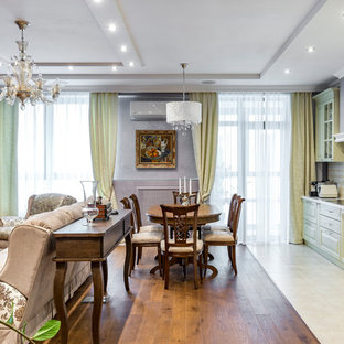 Свежая идея для дизайна: линейная кухня-гостиная в стиле современная классика с фасадами с выступающей филенкой, бежевыми фасадами и черной техникой без острова - отличное фото интерьера