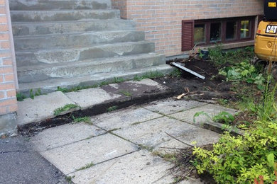 Photo of a traditional landscaping in Montreal.